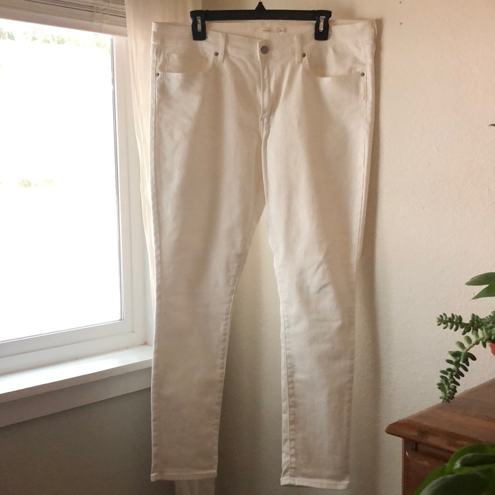White 711 Skinny Jeans Levi’s Size 33